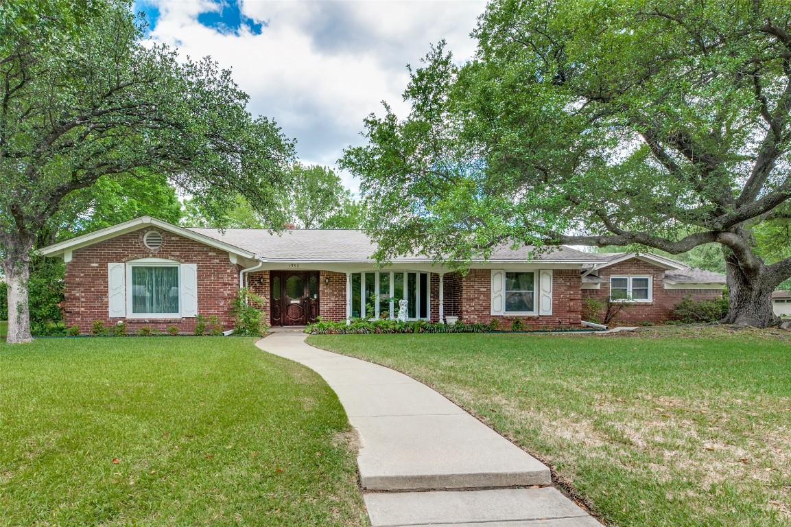 1953 Loma Linda Court Fort Worth TX 76112