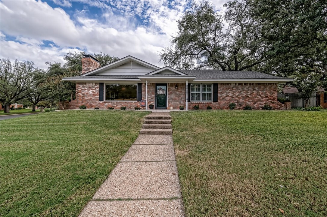 1213 Knotty Oaks Drive Woodway TX 76712