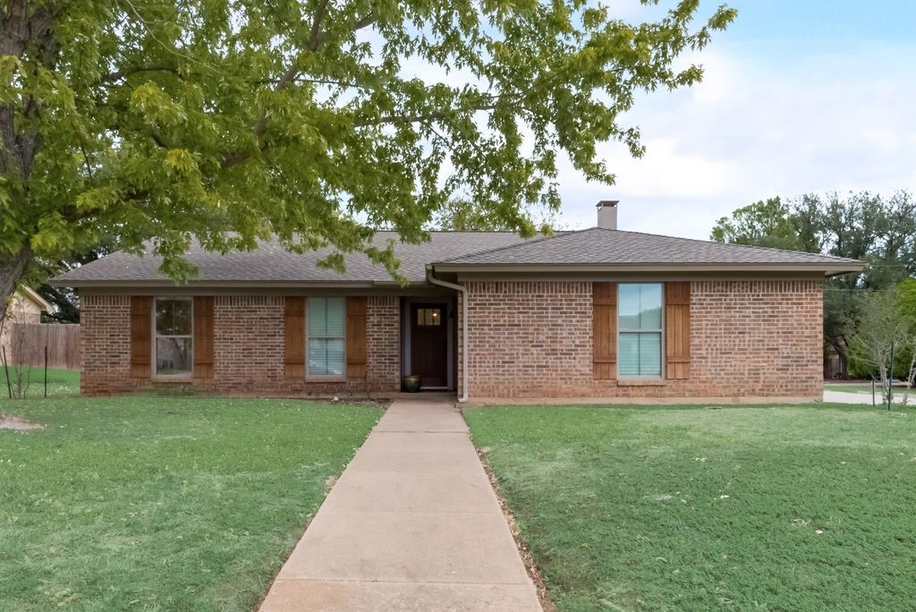 1225 Augusta Road Benbrook TX 76126