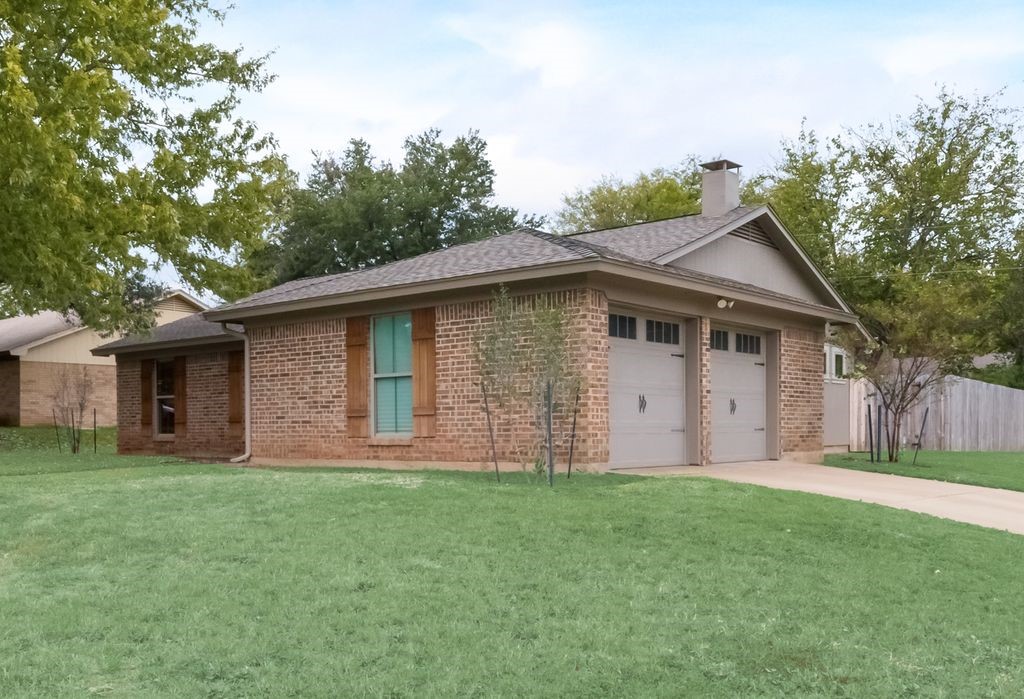 1225 Augusta Road Benbrook TX 76126