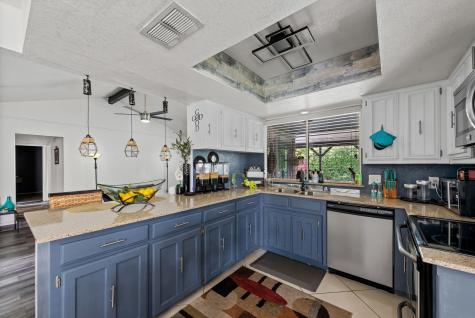 708 Del Mar Lane Arlington TX 76012