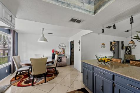 708 Del Mar Lane Arlington TX 76012