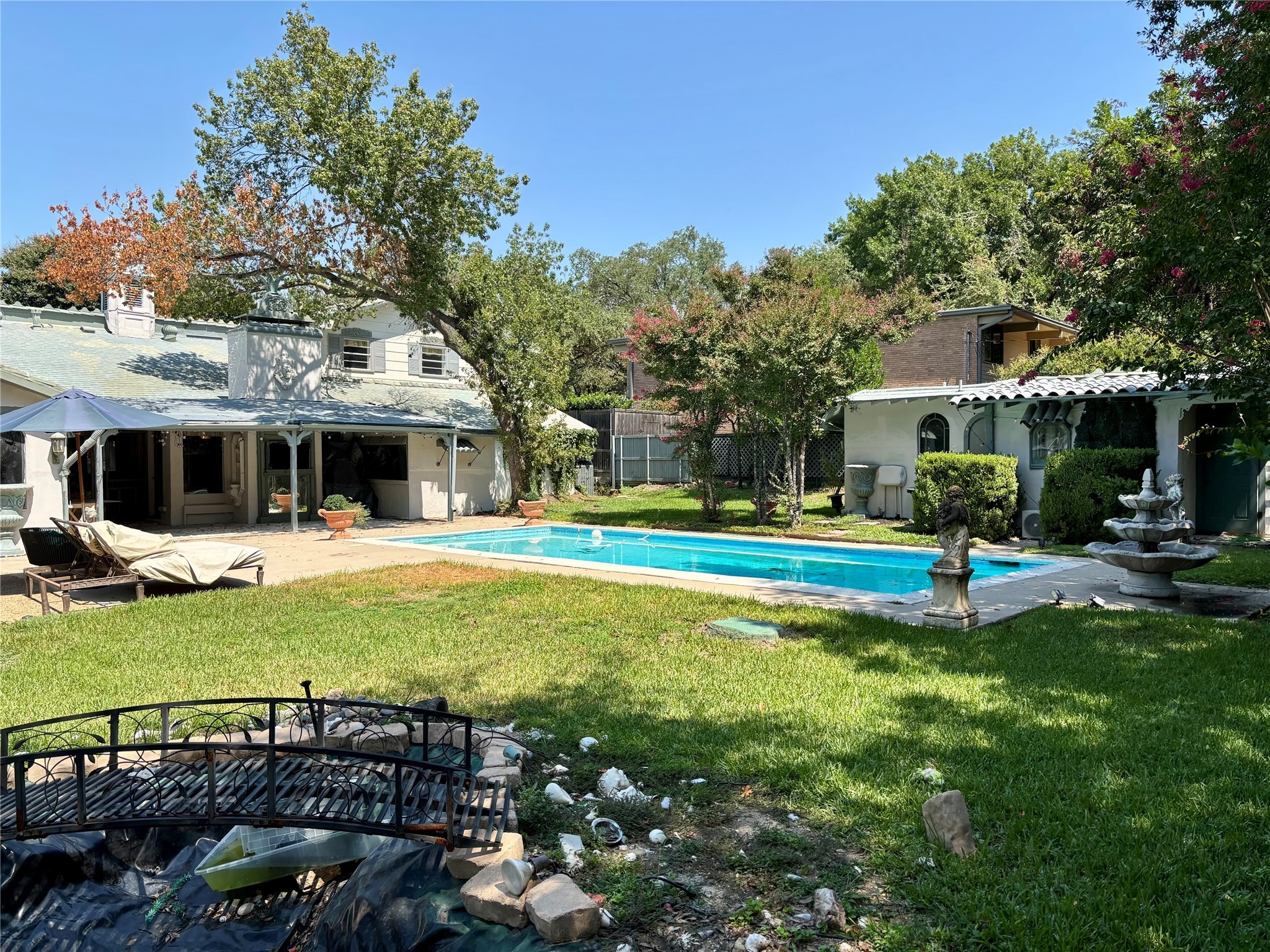 Dallas TX, 5338 W University Boulevard