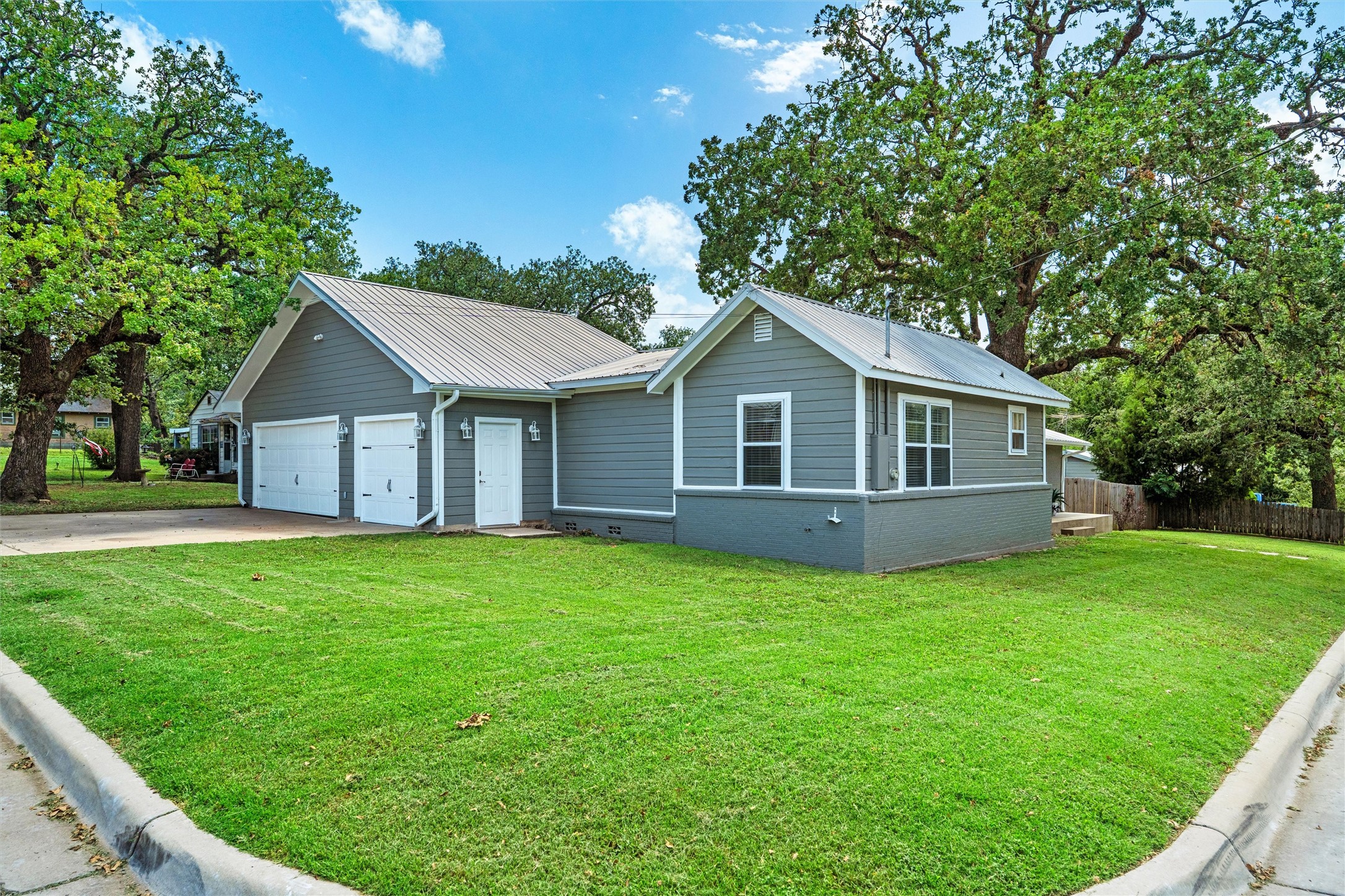 411 Harcourt Street Weatherford TX 76086