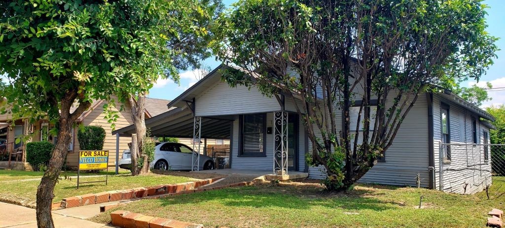 1304 E Davis Avenue Fort Worth TX 76104