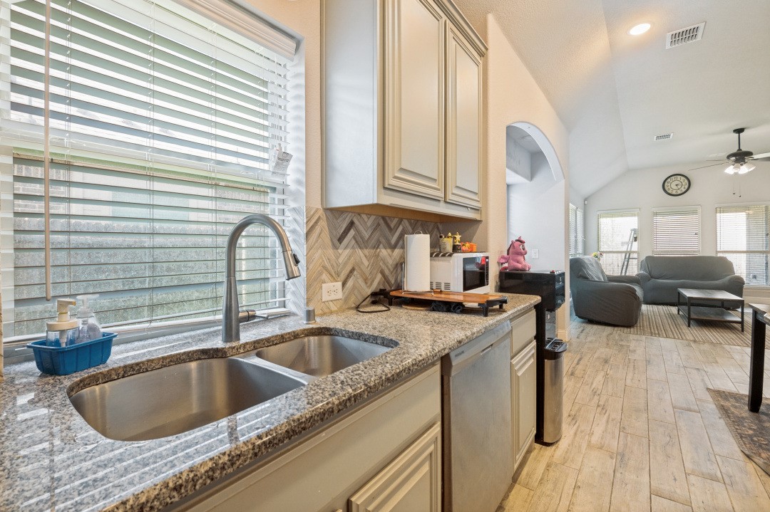 734 Larkspur Lane Midlothian TX 76065