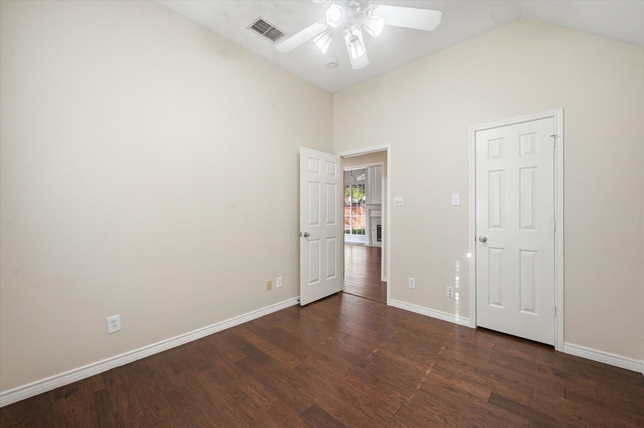 8501 Mustang Drive Irving TX 75063