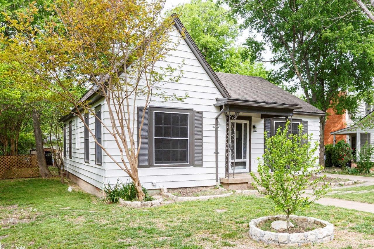 617 Wilson Street Lancaster TX 75146