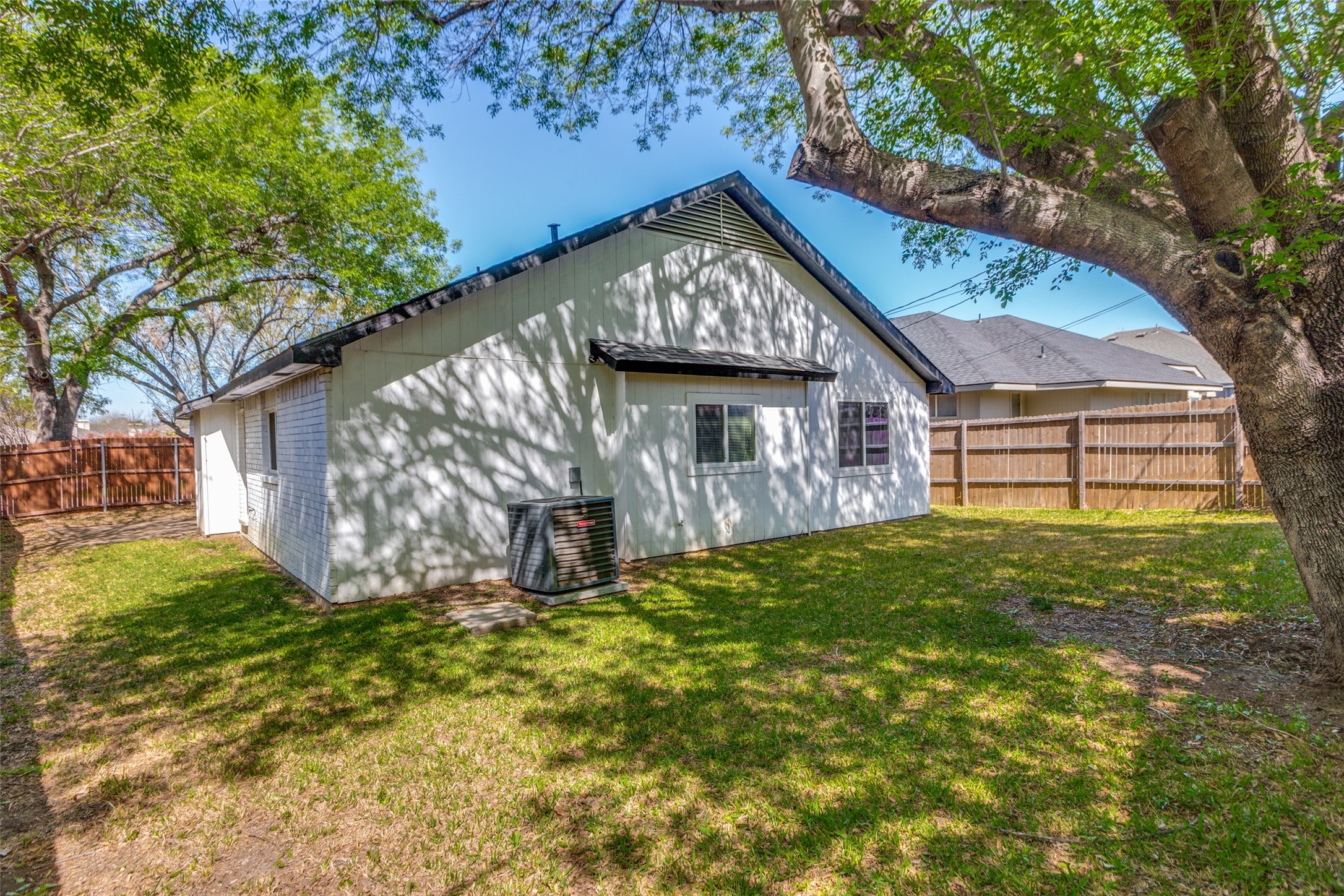 5225 Livermore Drive Arlington TX 76017