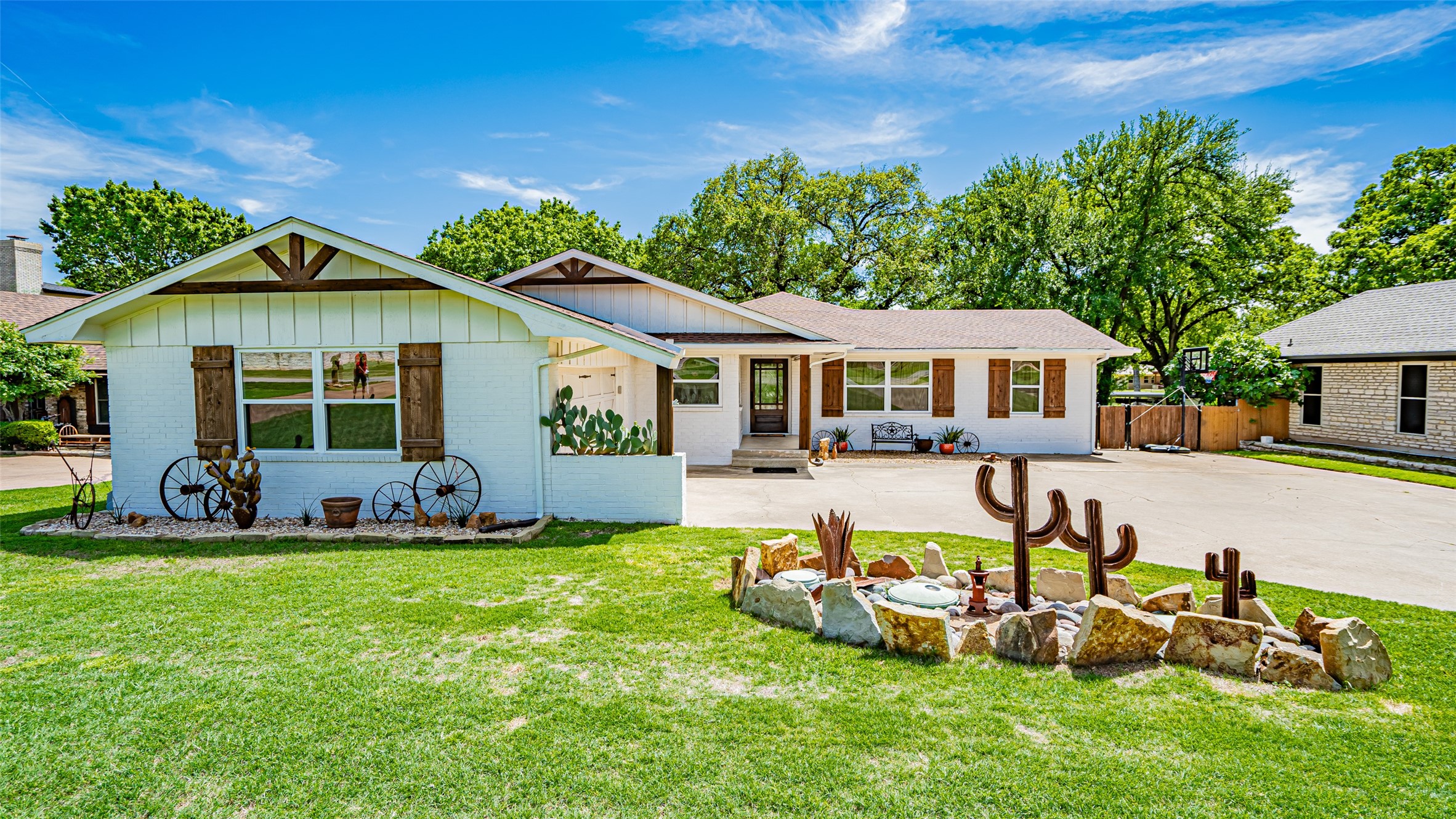 319 Granada Calle Street Granbury TX 76049