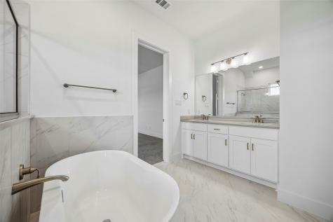 1929 Comanche Drive Desoto TX 75115