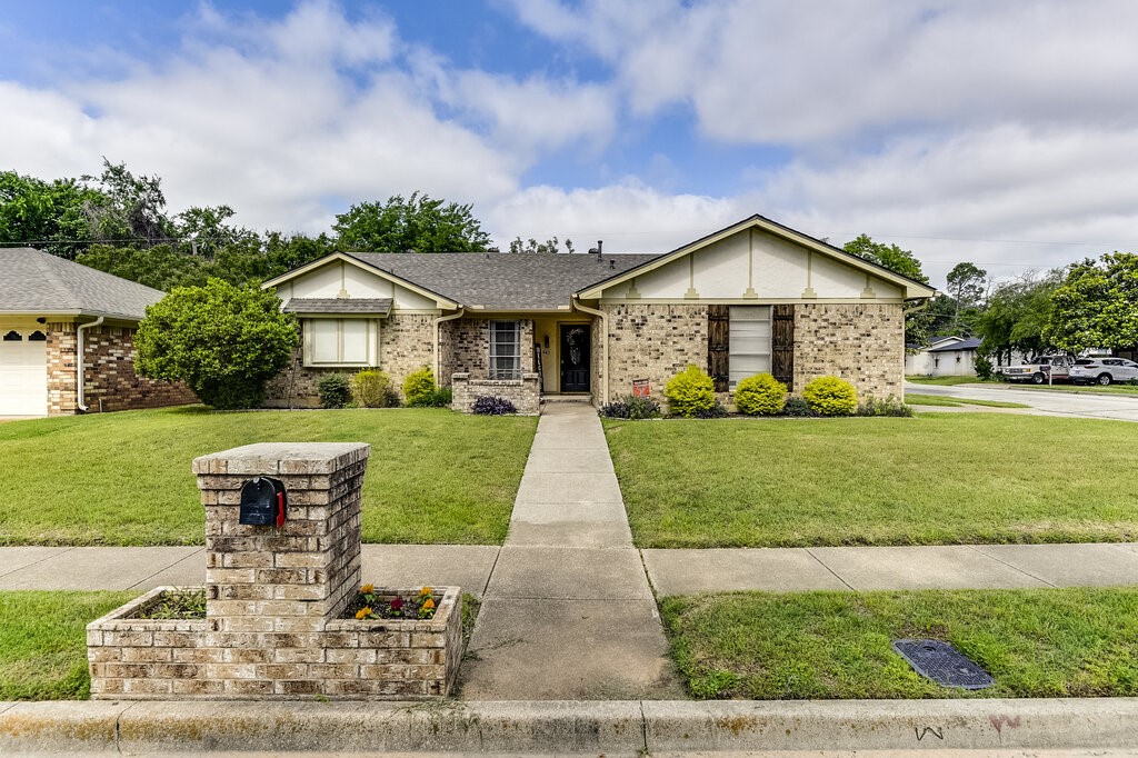 941 Columbus Court Bedford TX 76022