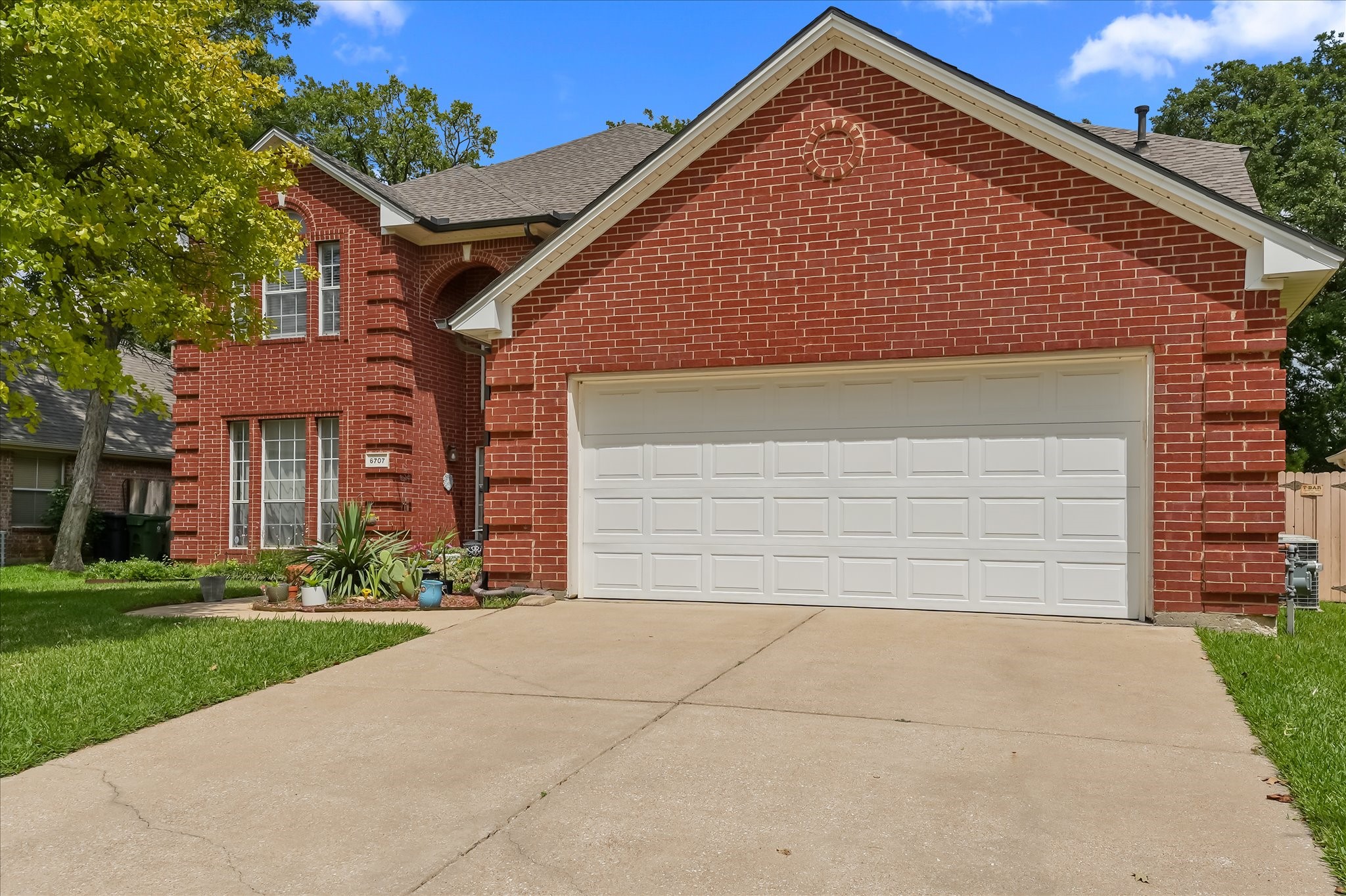 6707 Forest Park Drive Arlington TX 76001