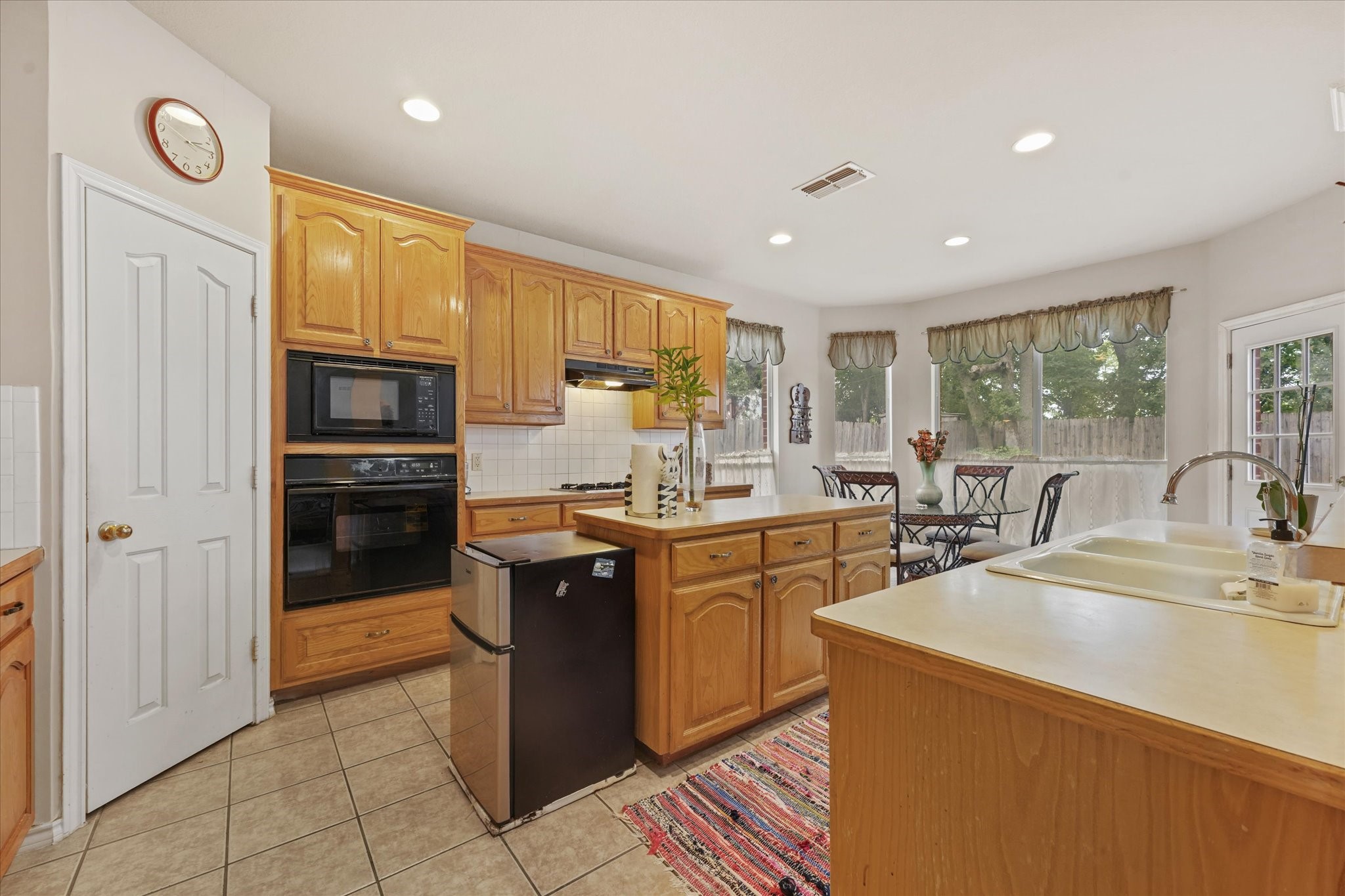 6707 Forest Park Drive Arlington TX 76001