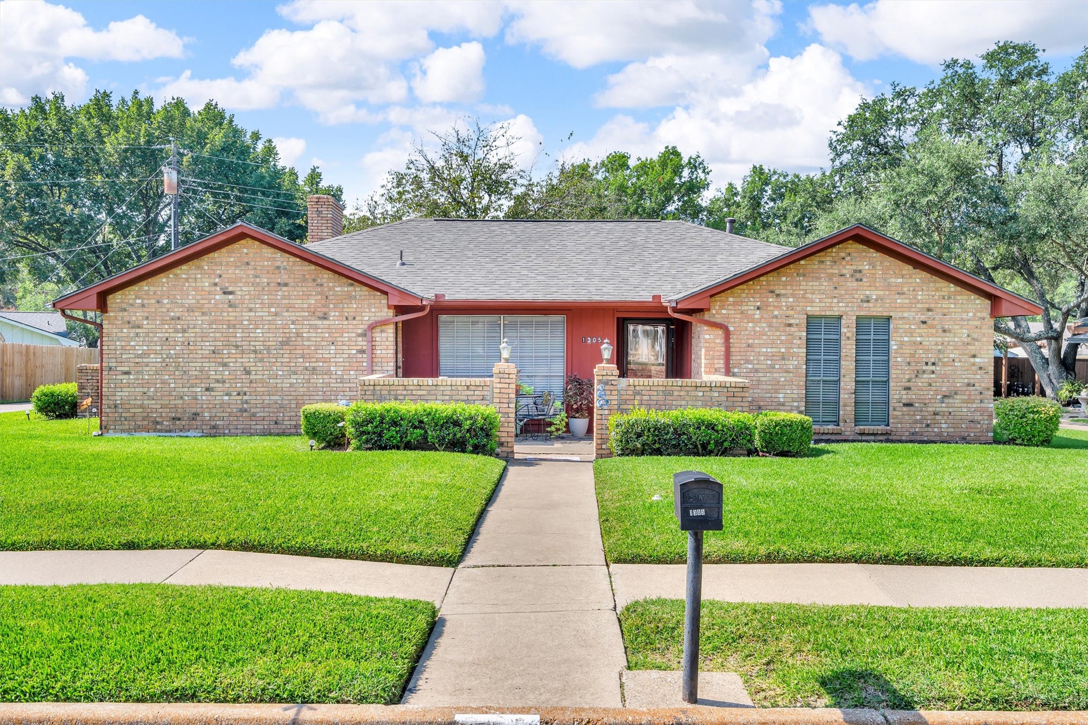 1305 Mount Vernon Street Ennis TX 75119