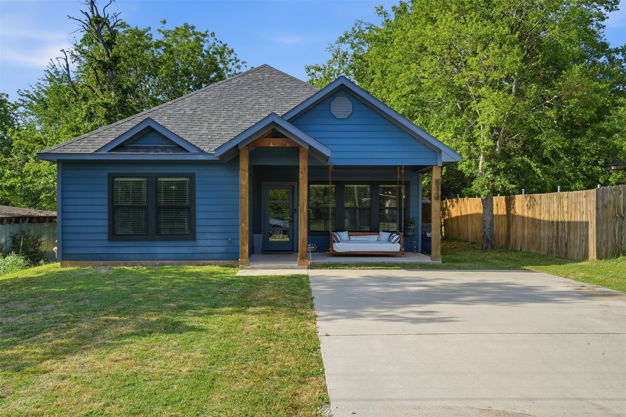 512 W Locust Street Whitewright TX 75491