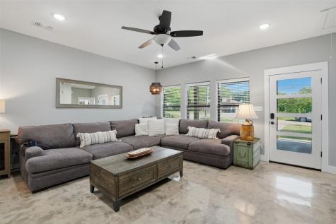 512 W Locust Street Whitewright TX 75491
