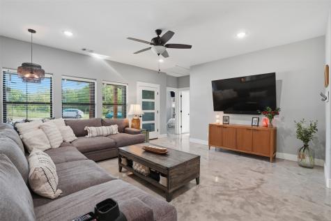 512 W Locust Street Whitewright TX 75491