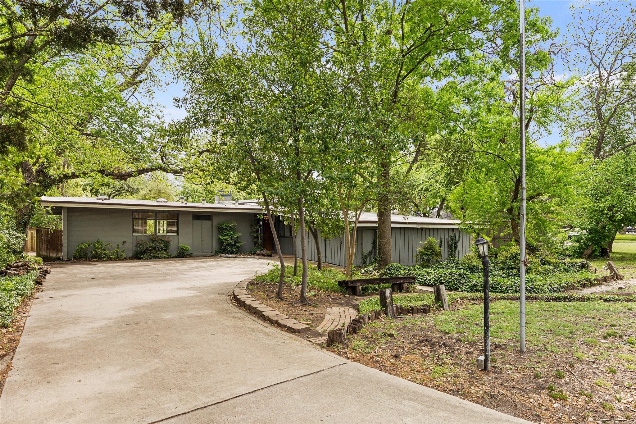 2822 S Glenbrook Drive Garland TX 75041