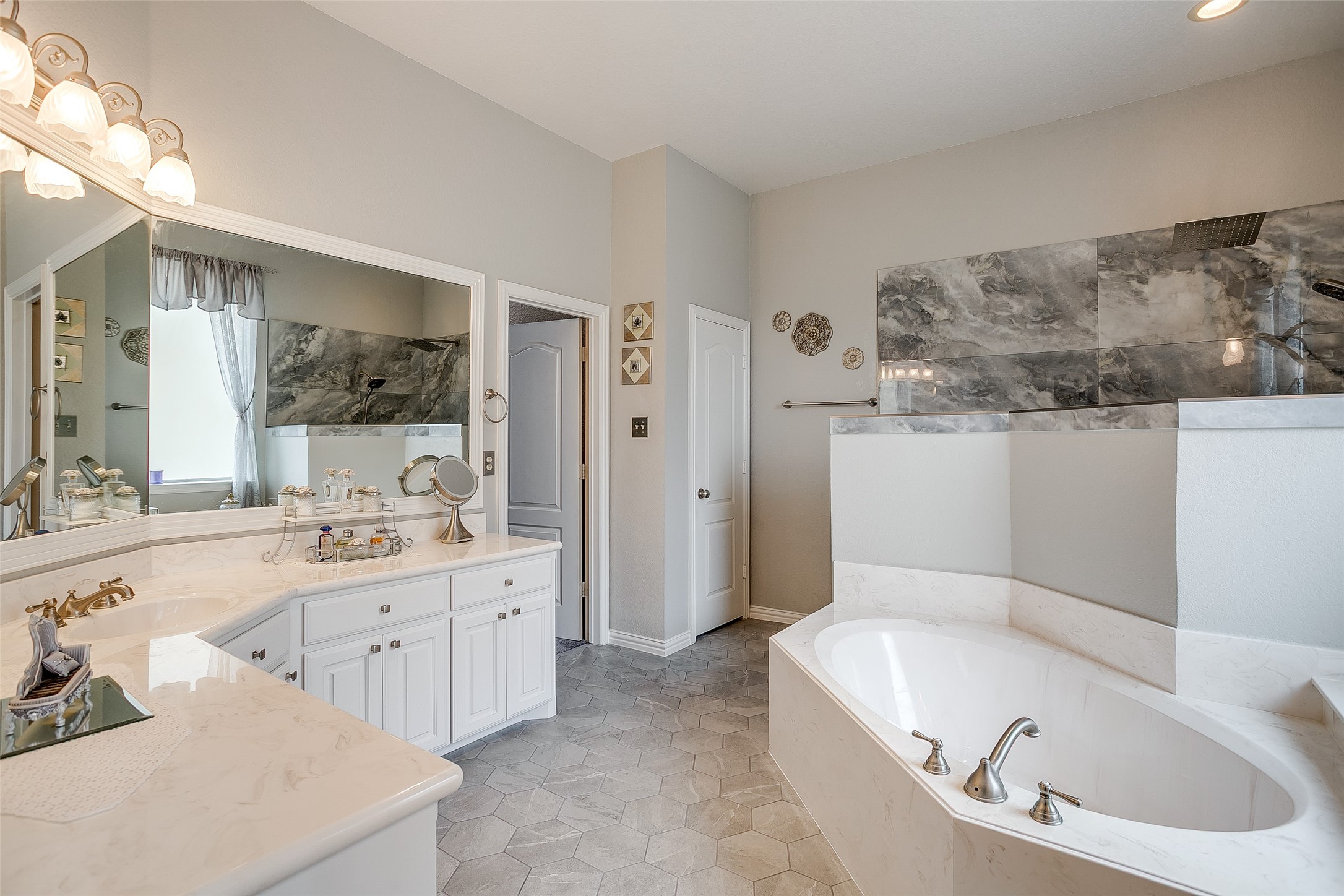 6931 La Cantera Drive Fort Worth TX 76108