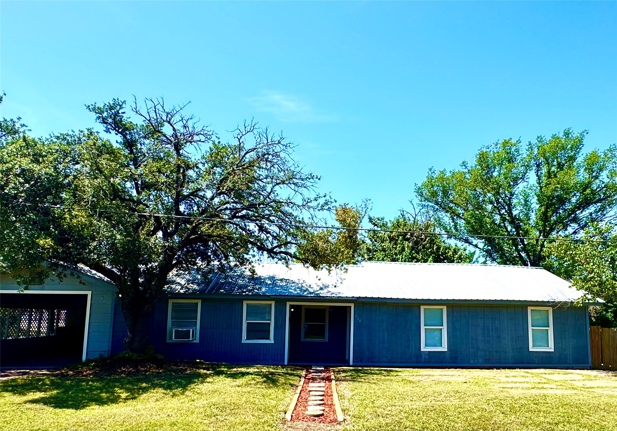 704 W Brazos Street Groesbeck TX 76642