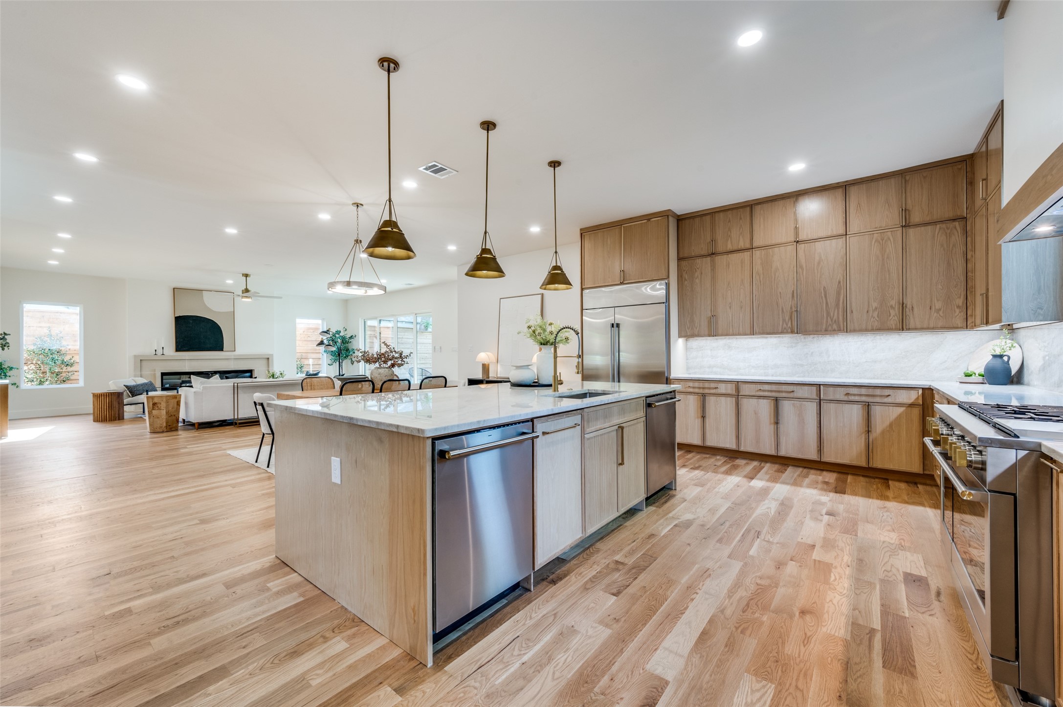 3850 Davila Drive Dallas TX 75220