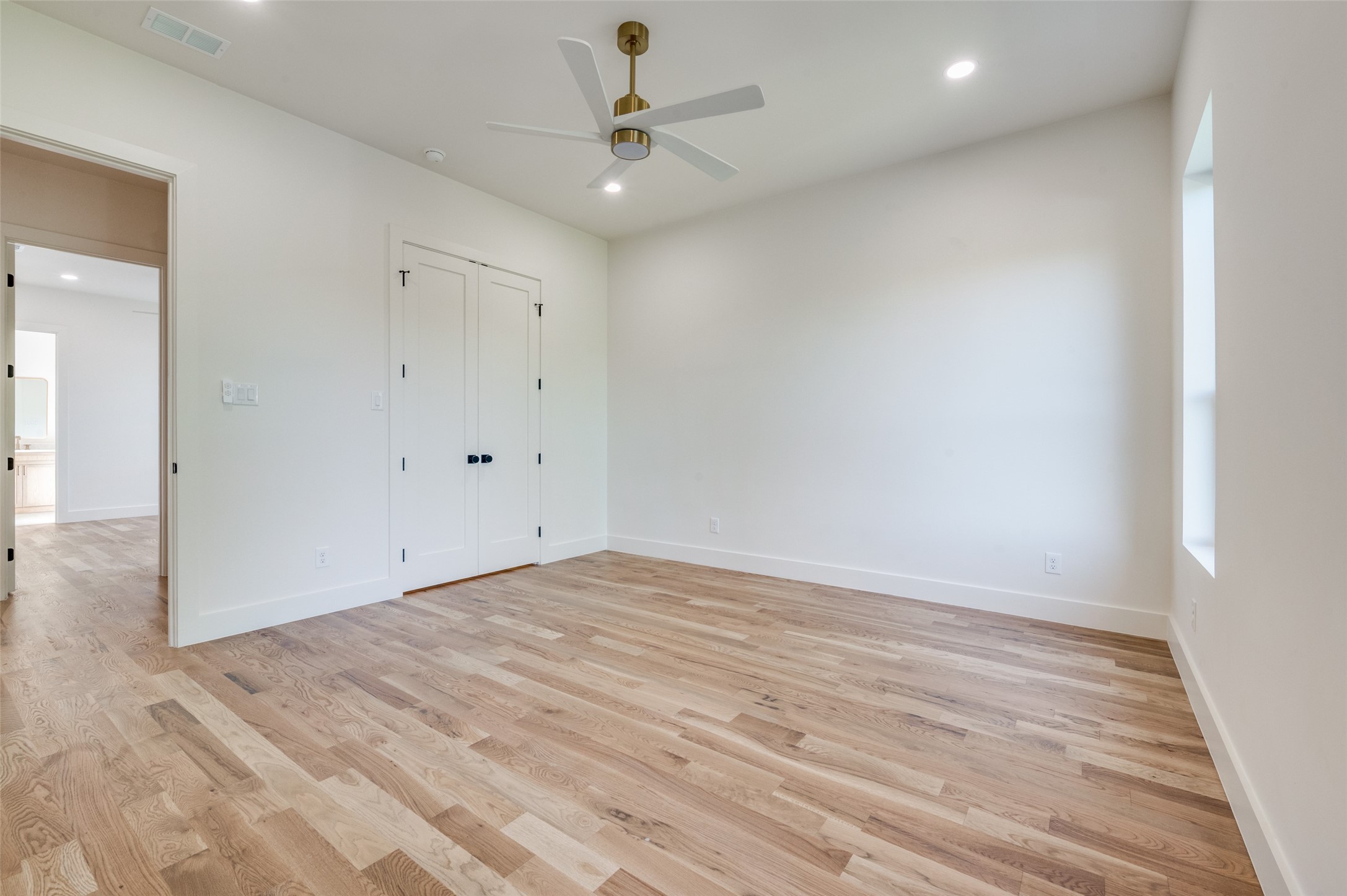 3850 Davila Drive Dallas TX 75220