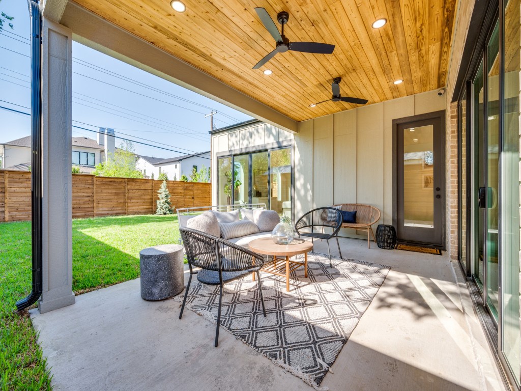 3850 Davila Drive Dallas TX 75220