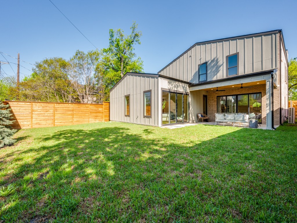 3850 Davila Drive Dallas TX 75220