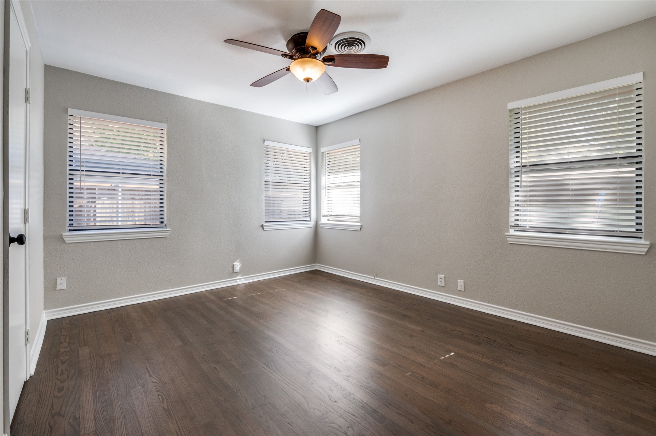 2952 Lavita Lane Farmers Branch TX 75234