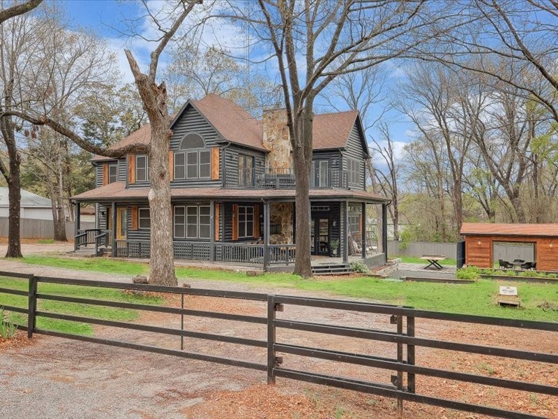 223 Oklahoma Avenue Pottsboro TX 75076