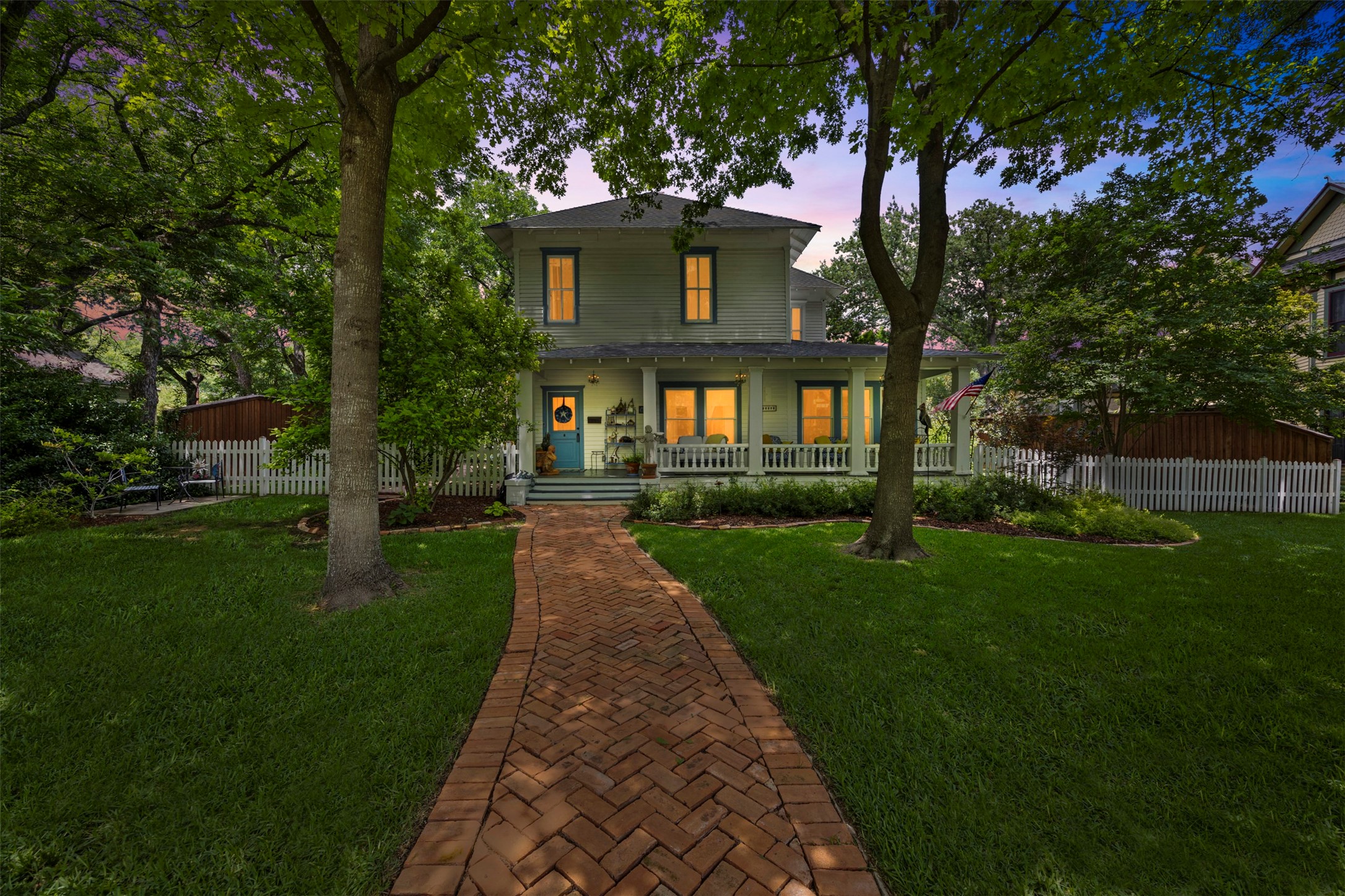 604 W Jefferson Street Waxahachie TX 75165