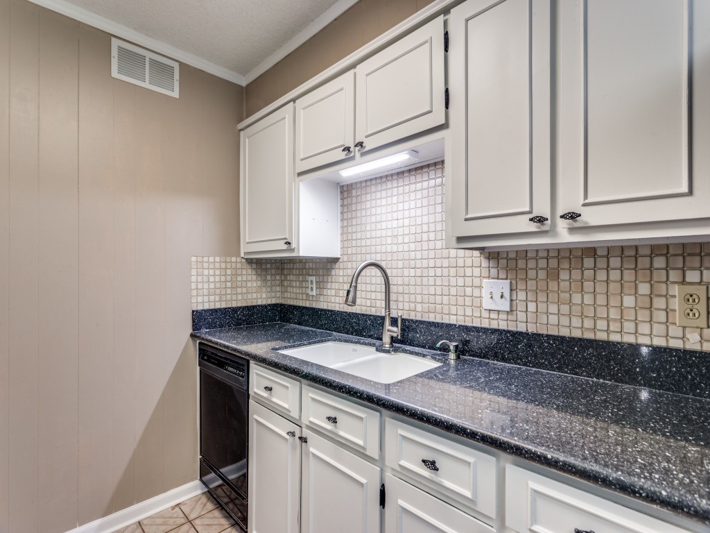 1216 Manning Street Benbrook TX 76126