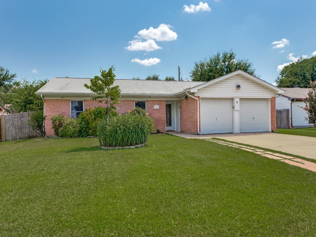 1216 Manning Street Benbrook TX 76126