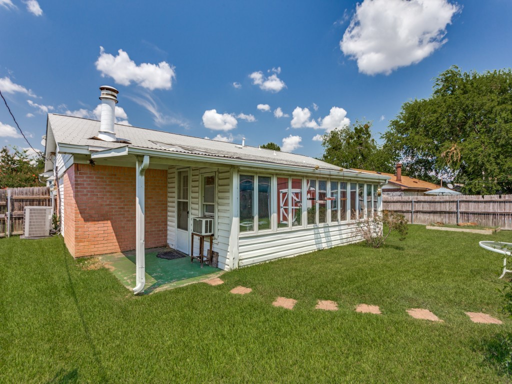 1216 Manning Street Benbrook TX 76126
