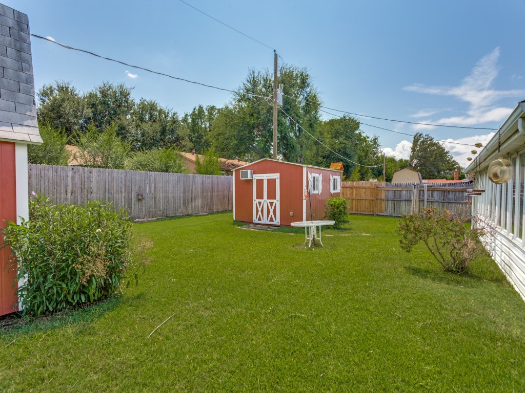 1216 Manning Street Benbrook TX 76126