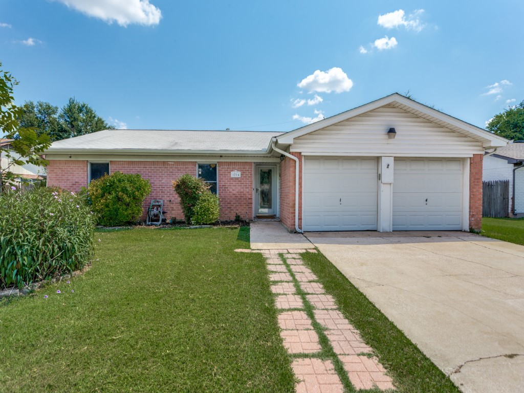 1216 Manning Street Benbrook TX 76126