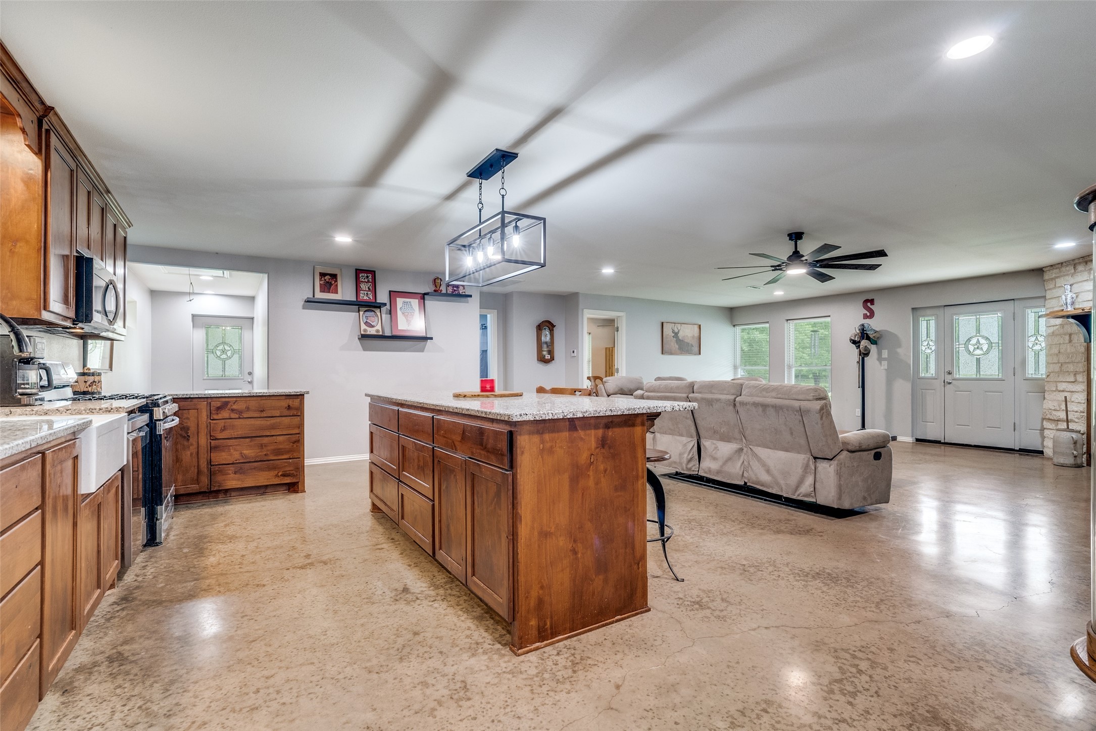 5115 County Road 423 Grandview TX 76050