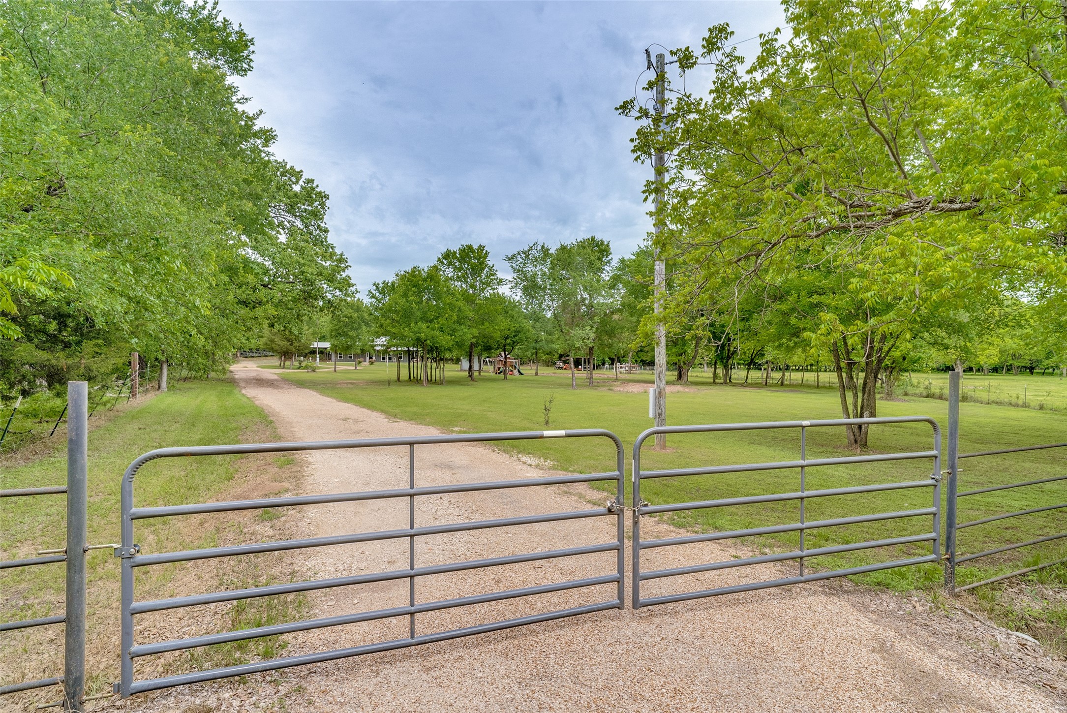 5115 County Road 423 Grandview TX 76050