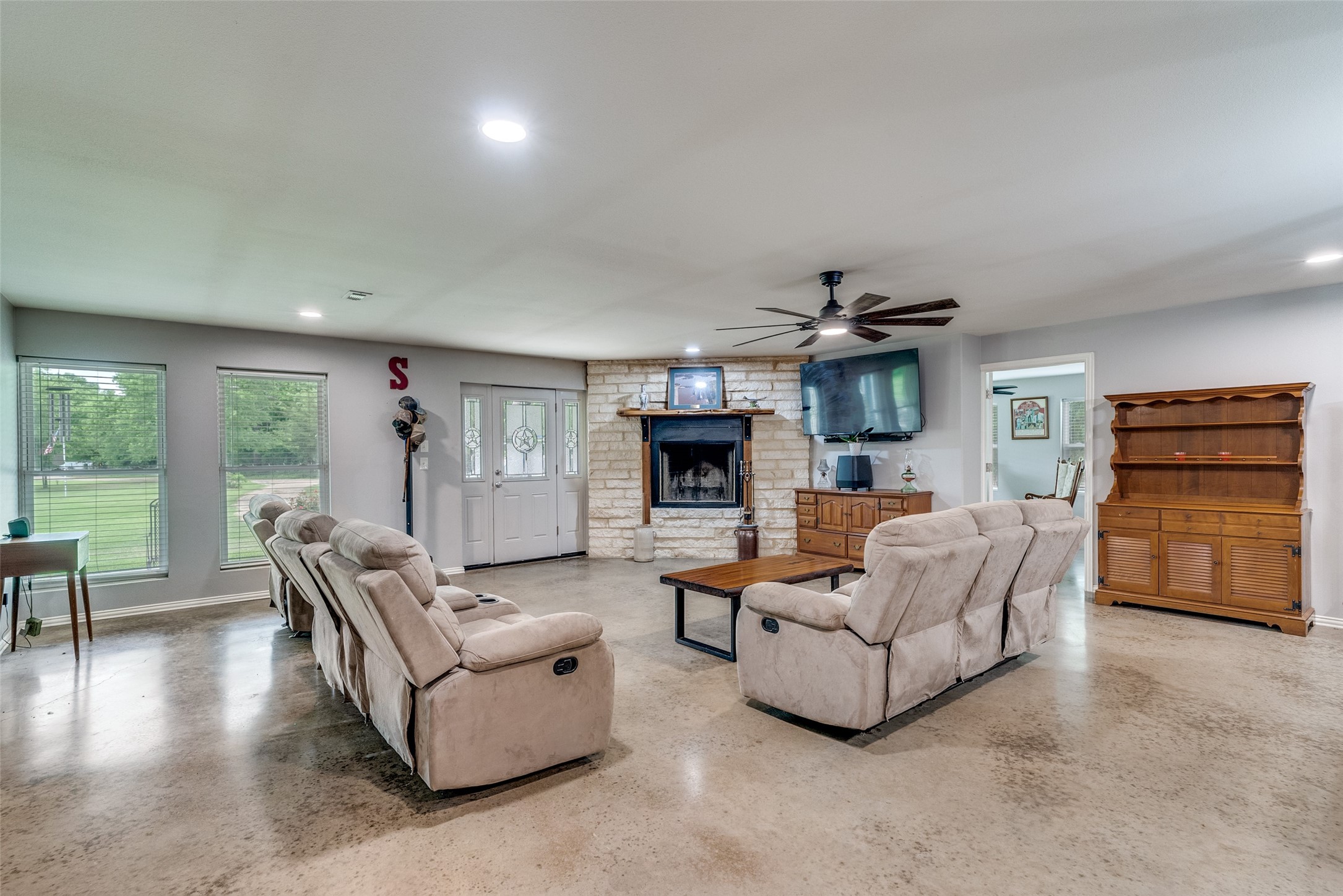 5115 County Road 423 Grandview TX 76050