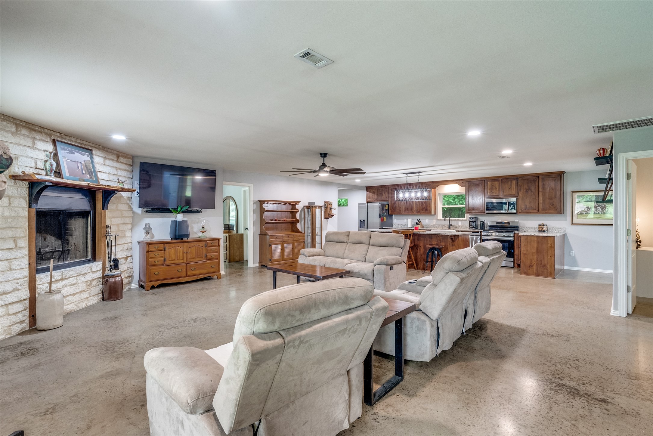 5115 County Road 423 Grandview TX 76050