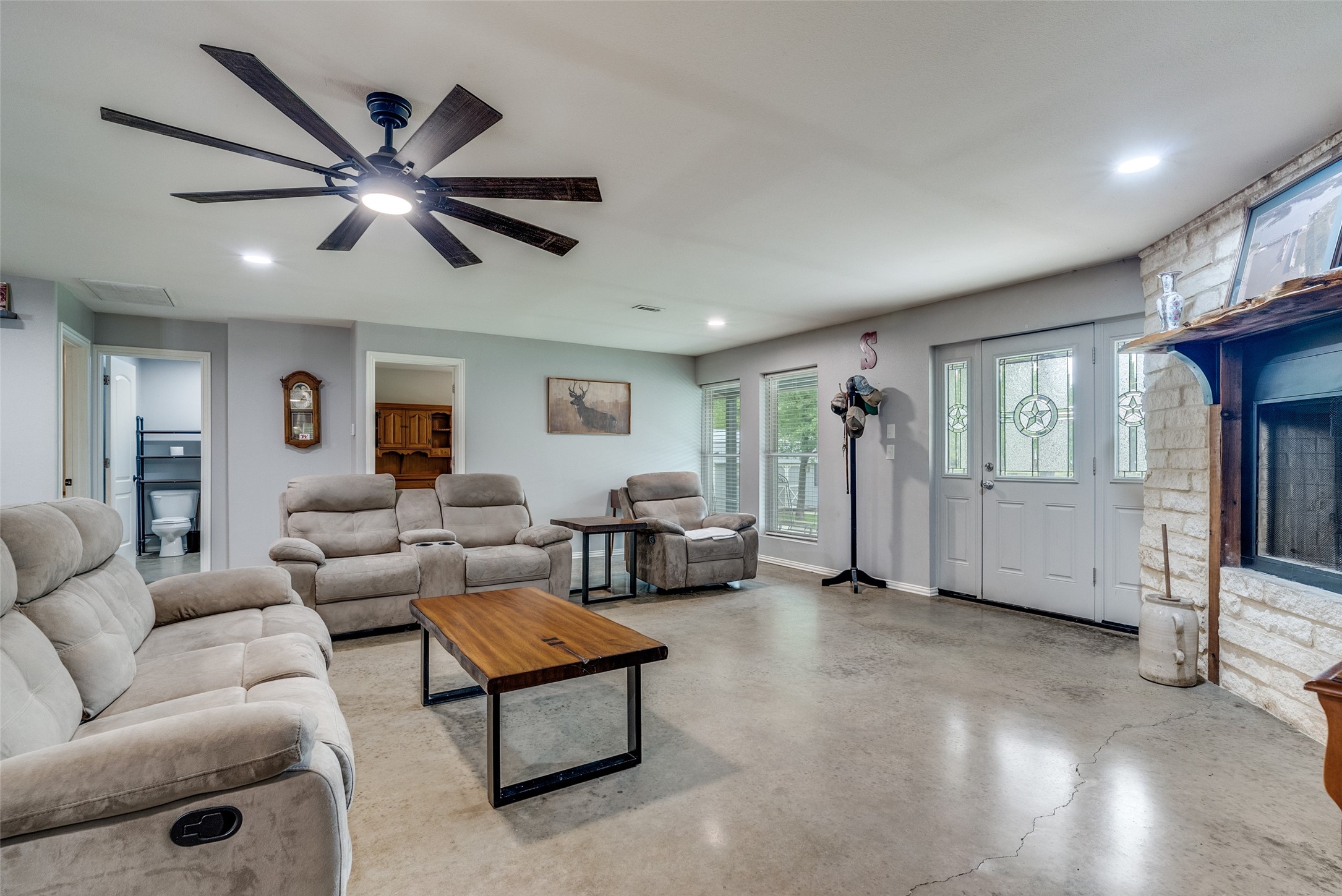 5115 County Road 423 Grandview TX 76050