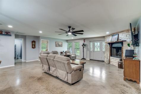 5115 County Road 423 Grandview TX 76050