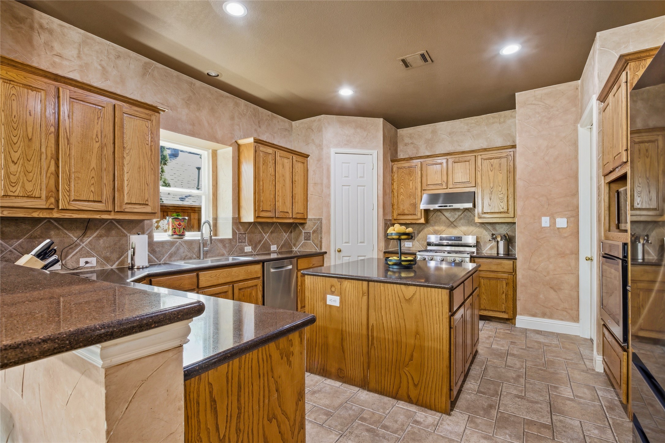 9024 Bottlebrush Lane Irving TX 75063