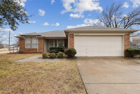1101 NW Summercrest Boulevard Burleson TX 76028