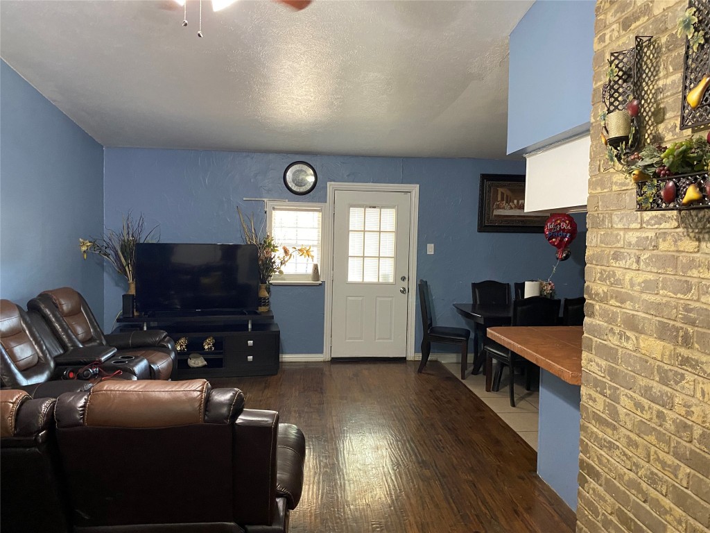 405 Hawthorne Lane Grand Prairie TX 75052
