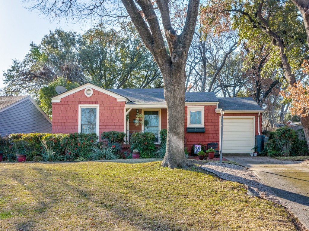 2072 W Lotus Avenue Fort Worth TX 76111