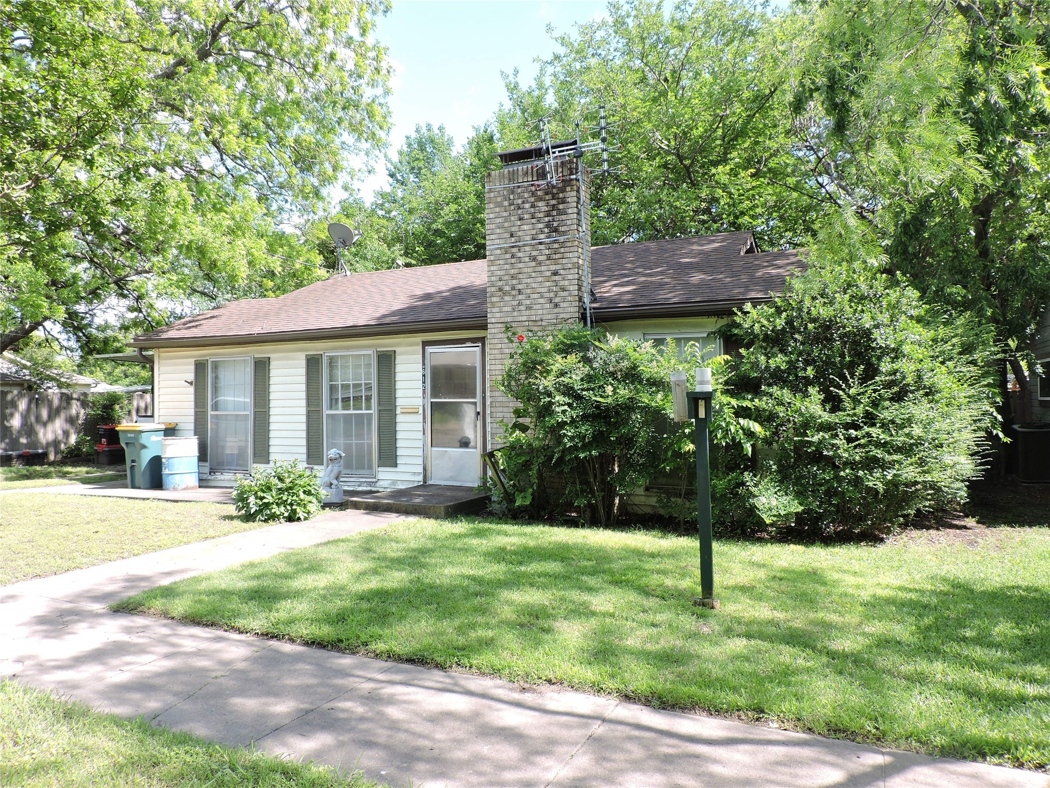 612 W Belden Street Sherman TX 75092