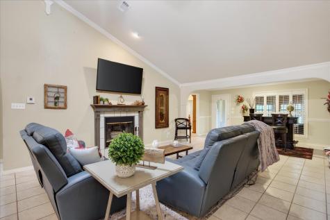 1405 5th Street Granbury TX 76048