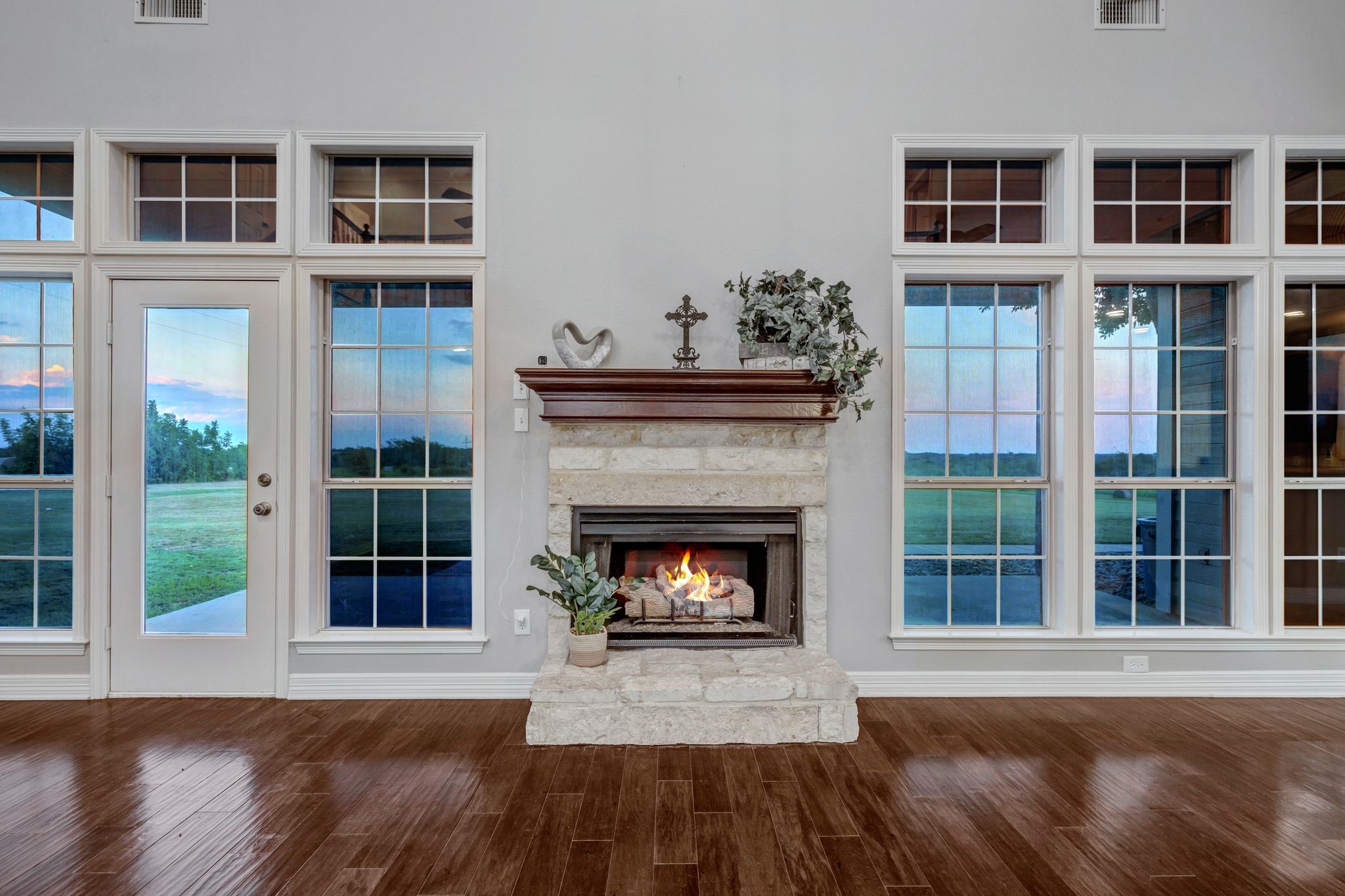 1810 Longbranch Road Waxahachie TX 76065